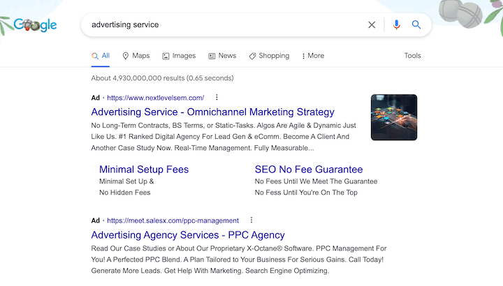 SERP para uma pesquisa de intenção comercial para "serviços de publicidade"