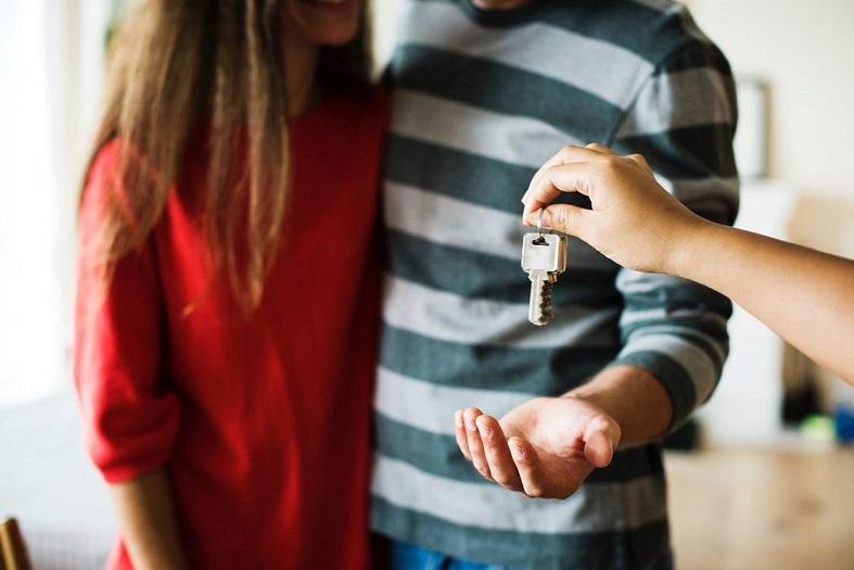 couple with keys