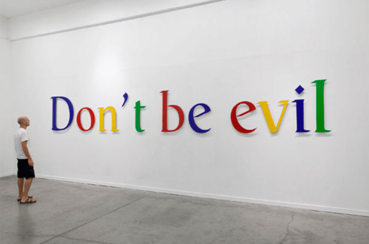 "ne sois pas méchant" écrit en police google