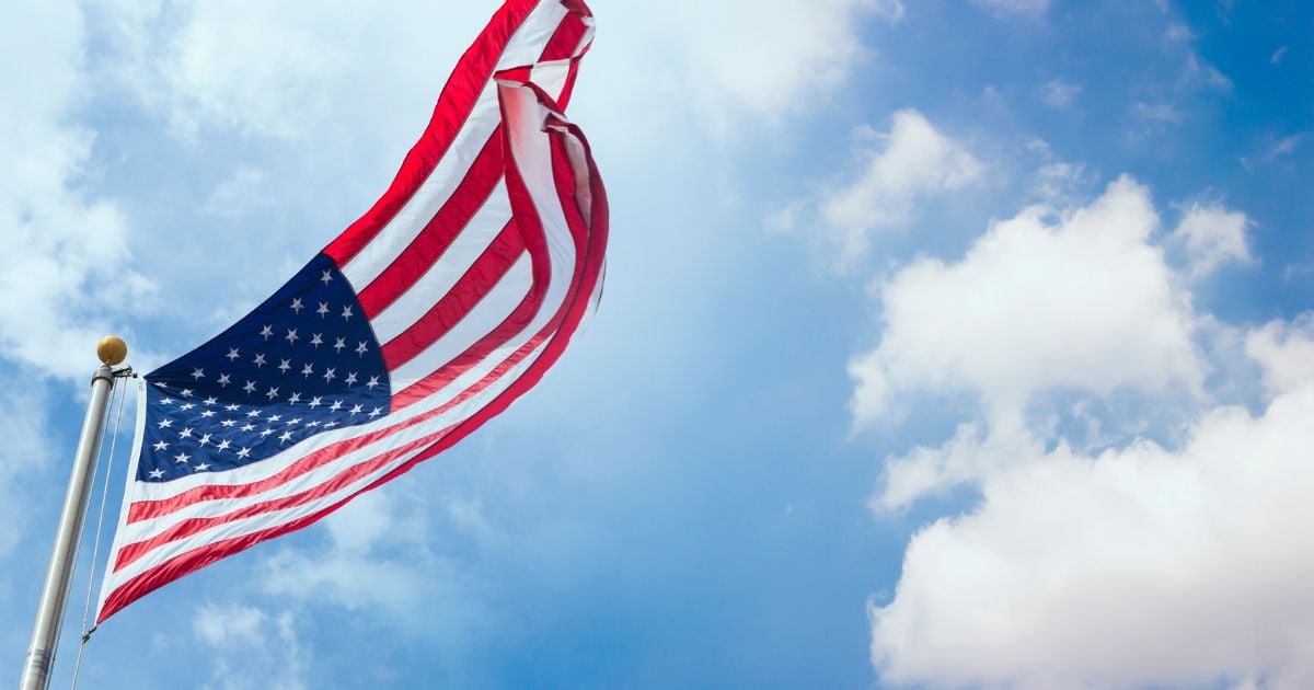 42 Veterans Day Greetings & Messages for Any Audience (+6 Quick Tips!)